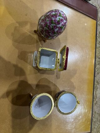 Set di tre portagioie in porcellana con uova Faye, 50€