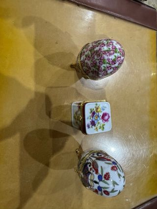 Set di tre portagioie in porcellana con uova Faye, 50€