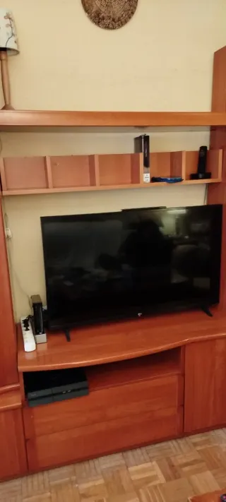 Mueble de salón madera y cristal