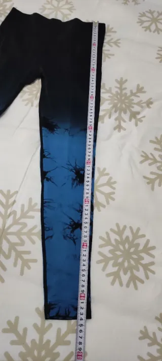 Leggings negros y azules con estampado