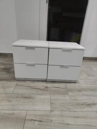 Mesita de noche blanca 2 cajones 45x40cm