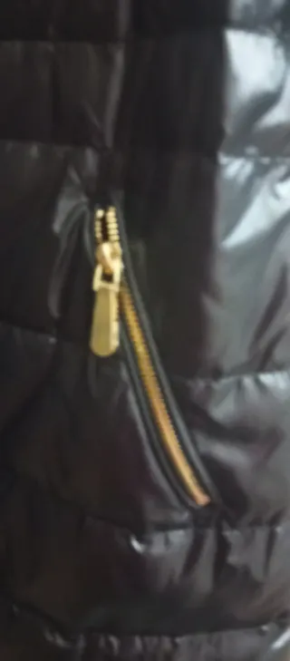 Abrigo Guess Negro Plumas