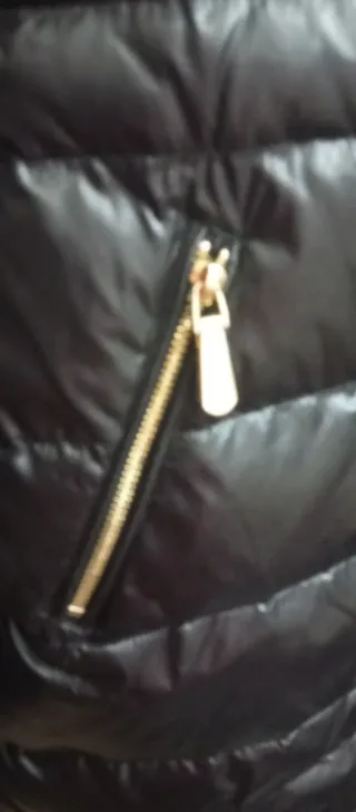 Abrigo Guess Negro Plumas