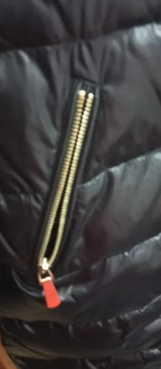 Abrigo Guess Negro Plumas