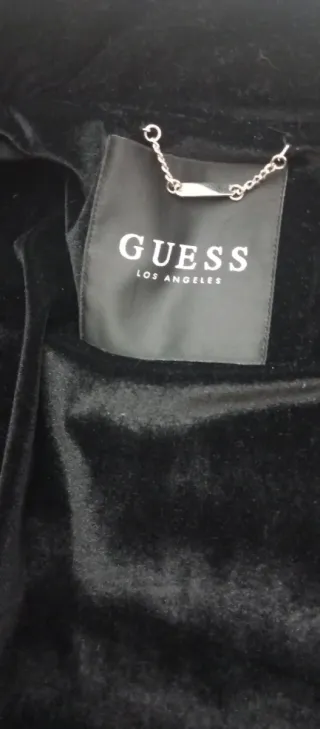 Abrigo Guess Negro Plumas
