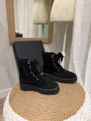 Botines negros con plataforma y cordones