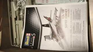 Maqueta Revell F/A-18F Super Hornet 1:32