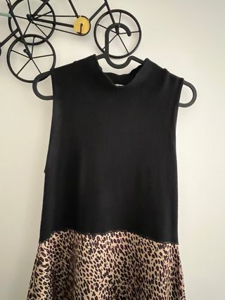 Vestido Negro con Estampado Animal Print