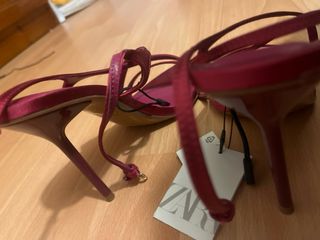Zapatos Zara rojos y rosas