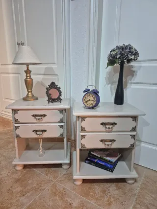 Set di comodini rinnovati in yute con finitura shabby chic