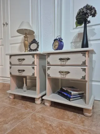 Set di comodini rinnovati in yute con finitura shabby chic