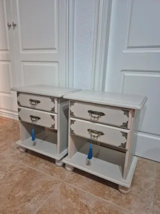 Set di comodini rinnovati in yute con finitura shabby chic