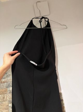 Vestido halter negro con pliegues