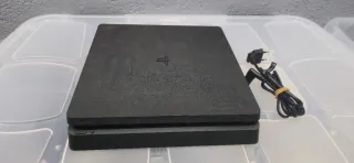 PS4 Slim para reparar o piezas tiene disco su duro