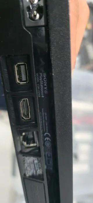 PS4 Slim para reparar o piezas tiene disco su duro