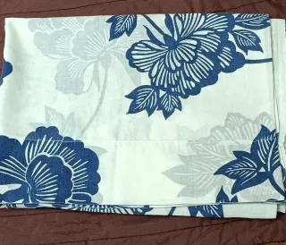 Sábanas encimeras blancas y azules