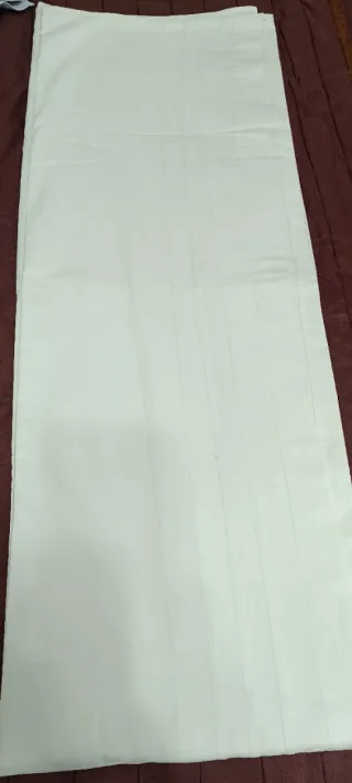 Sábanas encimeras blancas y azules