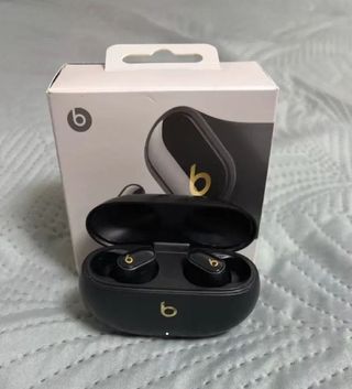 Beats Studio Buds+ Nero e Oro