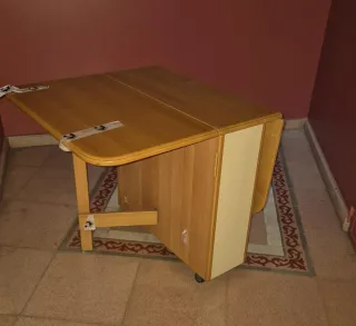 Mesa plegable de madera