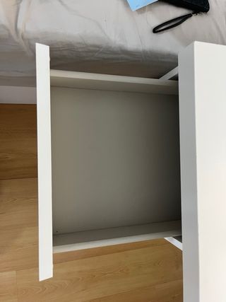 Mesa de estudio blanca