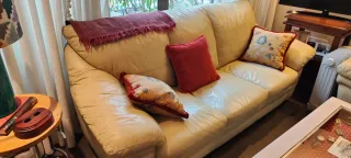 2 Sofás de piel beige