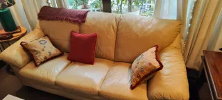 2 Sofás de piel beige