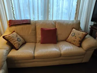 2 Sofás de piel beige