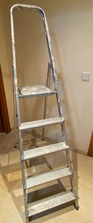 Escalera de Aluminio Plegable para Obras