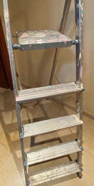 Escalera de Aluminio Plegable para Obras
