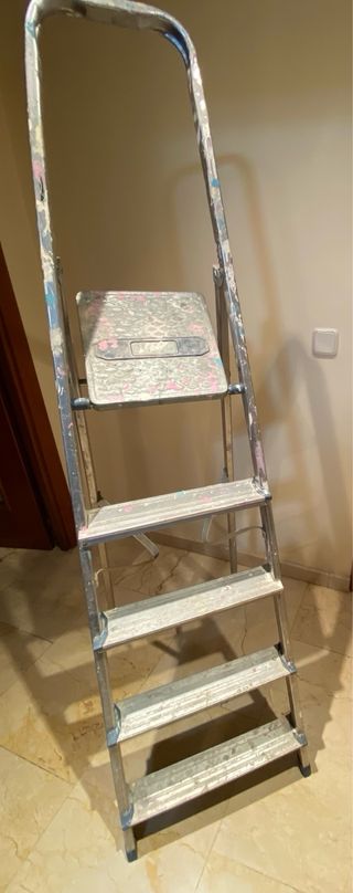 Escalera de Aluminio Plegable para Obras