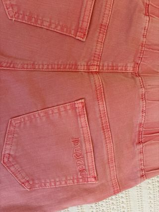 Pantalón niña Desigual rosa bordado