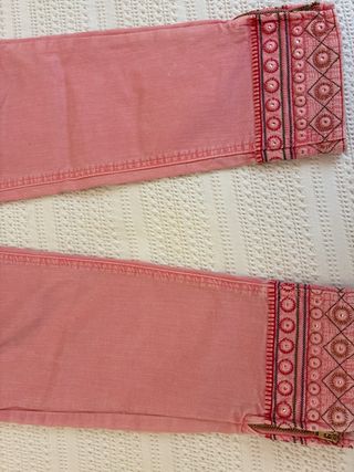 Pantalón niña Desigual rosa bordado