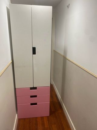 Armario blanco infantil con estrellas