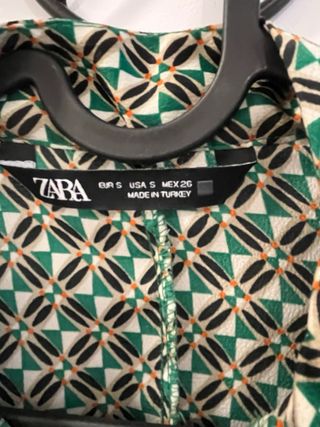 Camisa Zara con lazo estampado