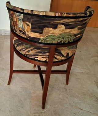 Silla antigua tapizada