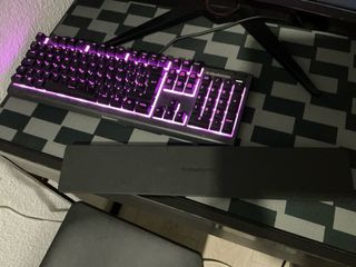 Teclado Gaming SteelSeries Negro y Morado