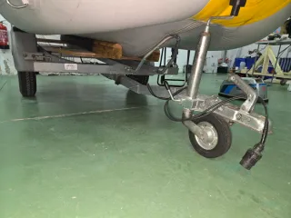 Lancha tipo Zodiac 3.30m 2021 + remolque