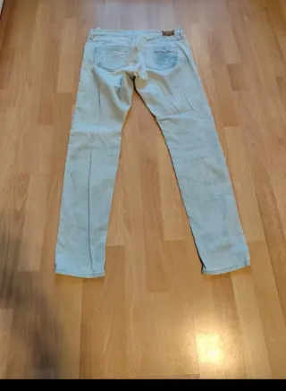 Pantalón vaquero Zara azul claro
