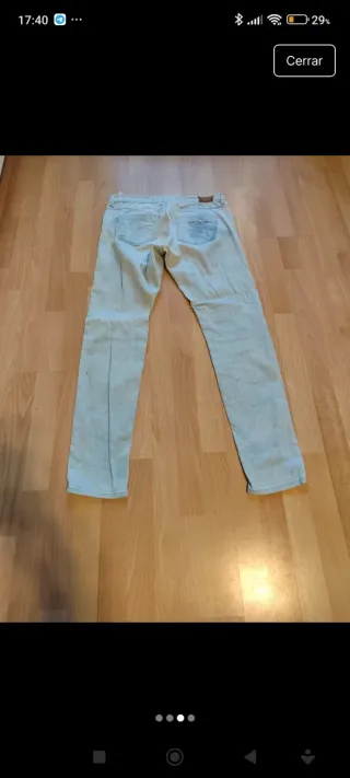 Pantalón vaquero Zara azul claro