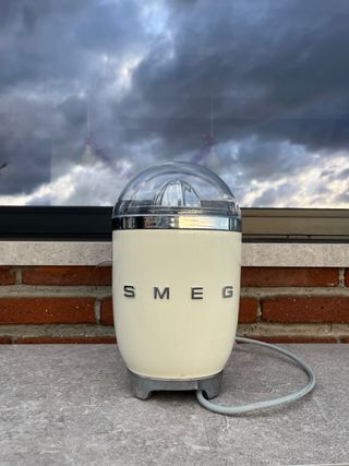 Exprimidor SMEG Crema