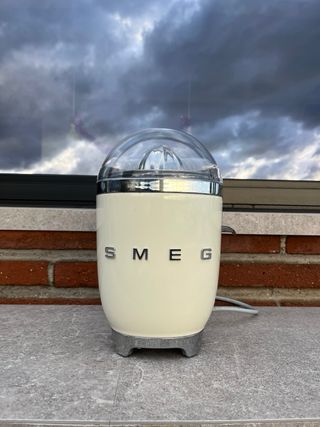 Exprimidor SMEG Crema