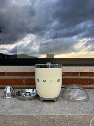 Exprimidor SMEG Crema