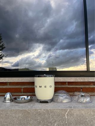 Exprimidor SMEG Crema