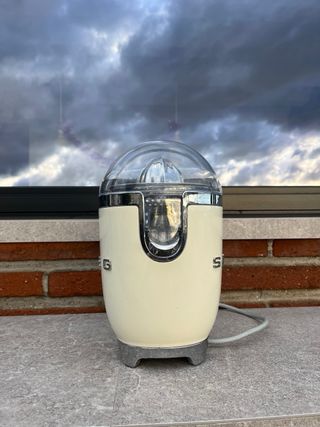 Exprimidor SMEG Crema