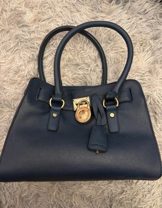 Bolso Michael Kors Azul Marino con Detalles Dorado