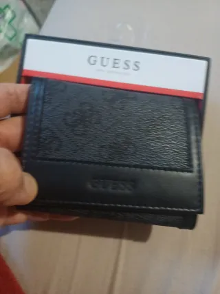 Billetera-tarjetero Guess Cuero de Caballero