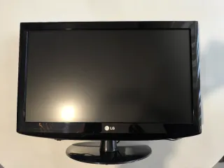 TV LG 22" (No Smart TV)