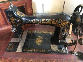 Máquina de coser antigua BORGUIGNON