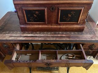 Máquina de coser antigua BORGUIGNON