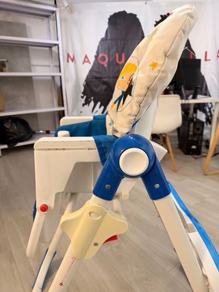 Trona de bebé con diseño espacial